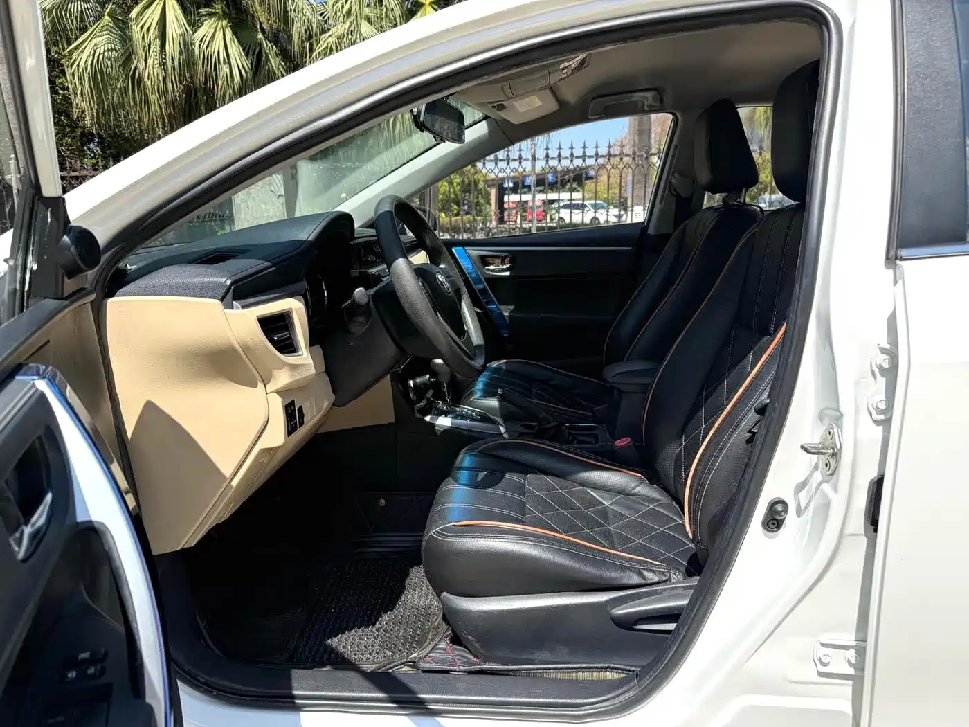 Toyota Corolla 2014 1.6L CVT GL фото 4