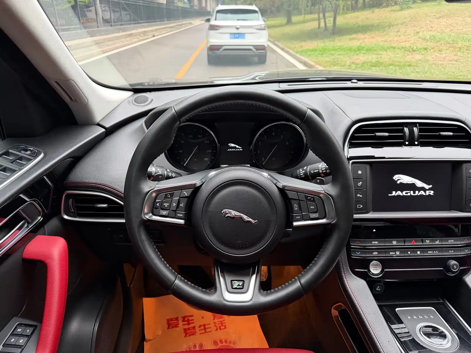 Фото 6 - Jaguar F-PACE