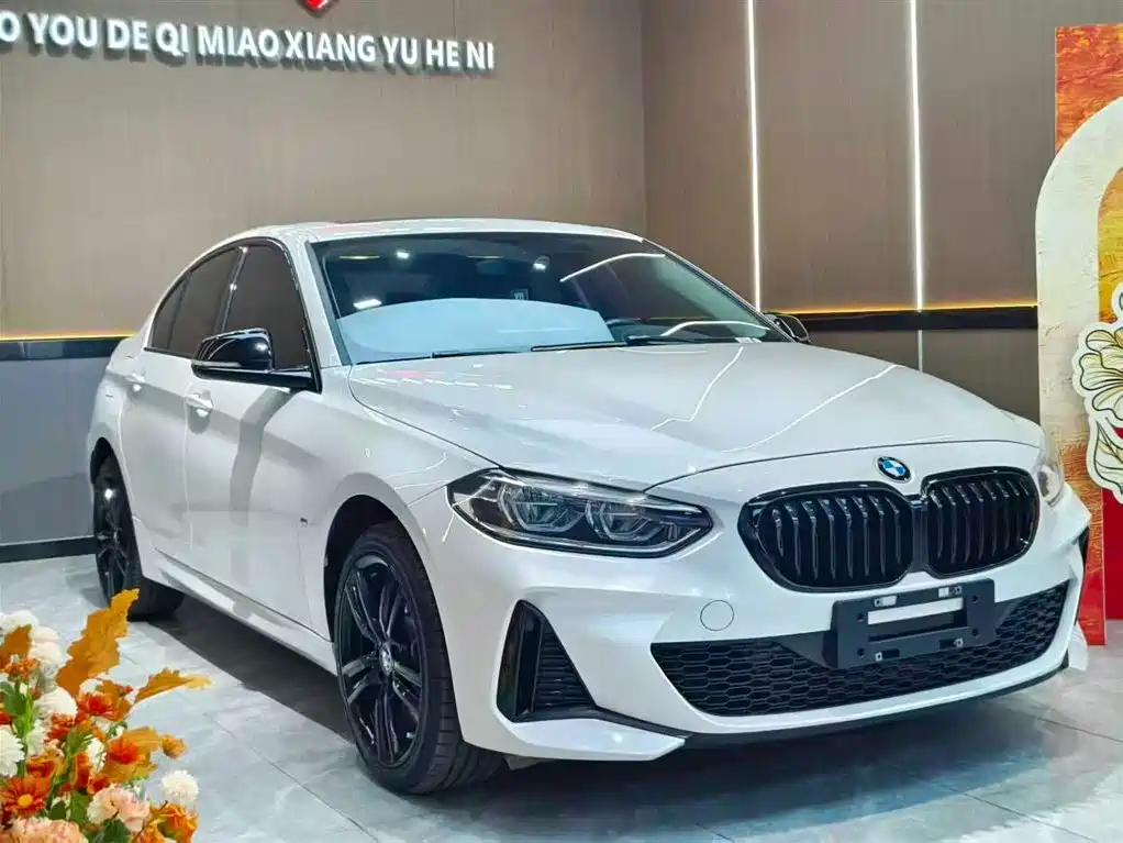 BMW 1 Series 2021 120i M Sport фото 3