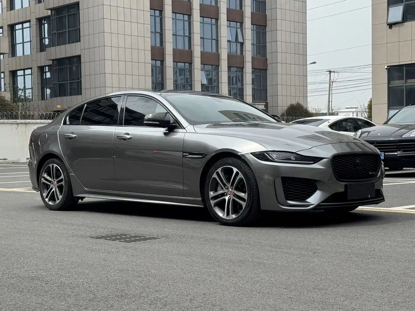 Jaguar XEL 2020 2.0T 200PS R-DYNAMIC S Progressive Sport Edition фото 3