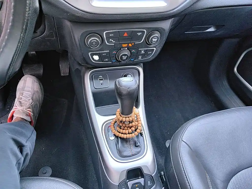 Фото 14 - Jeep Compass