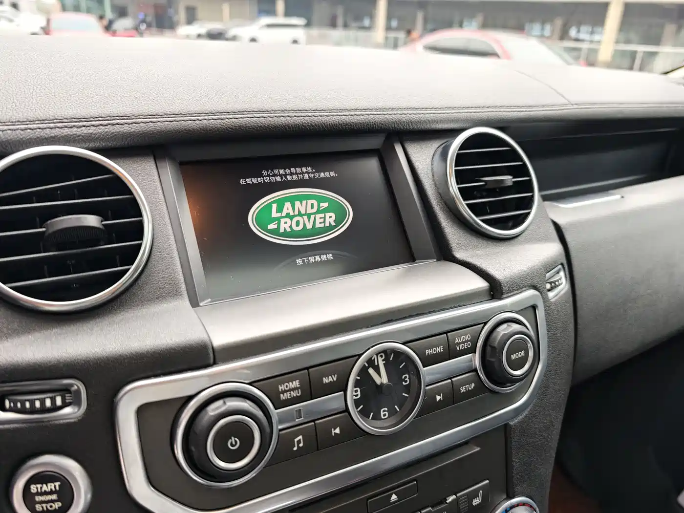 Land Rover Discovery 2015 3.0 SDV6 HSE Diesel фото 14