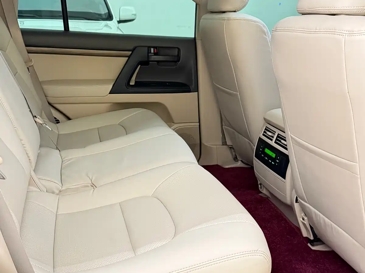 Toyota Land Cruiser 2012 4.0L Automatic VX фото 8