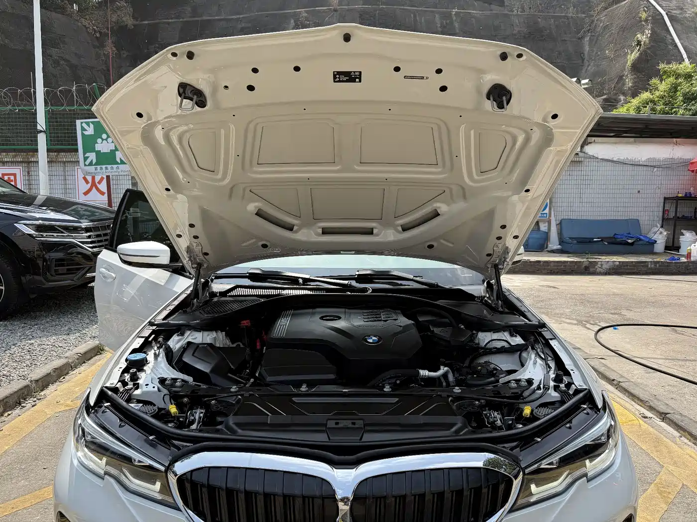 BMW 3 SERIES