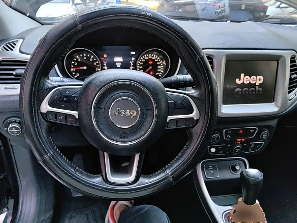 Фото 11 - Jeep Compass
