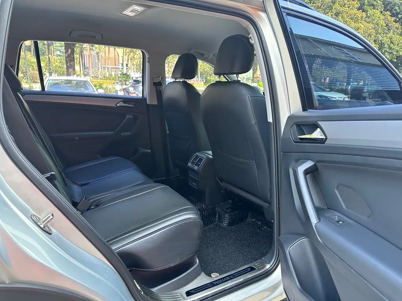Volkswagen Tiguan L 2017 330TSI Automatic 2WD Trend Edition фото 9