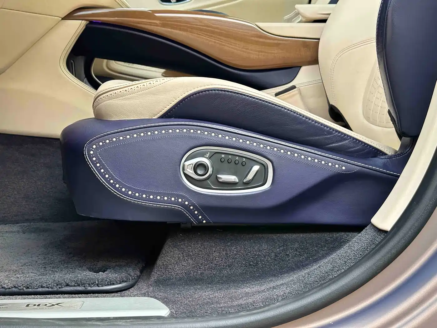 Aston Martin DBX 2021 2021 4.0T V8 Enigma of Elegance