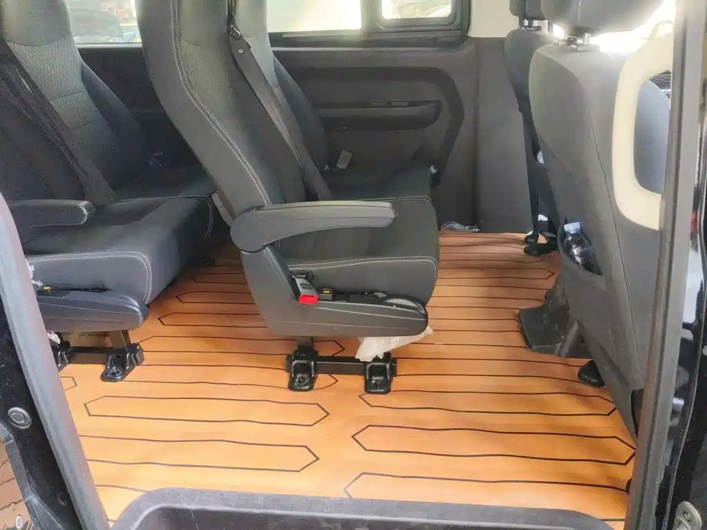 Link Tour Auto Lingtu E-M8 2026 2025 320km Luxury Edition 9-Seater