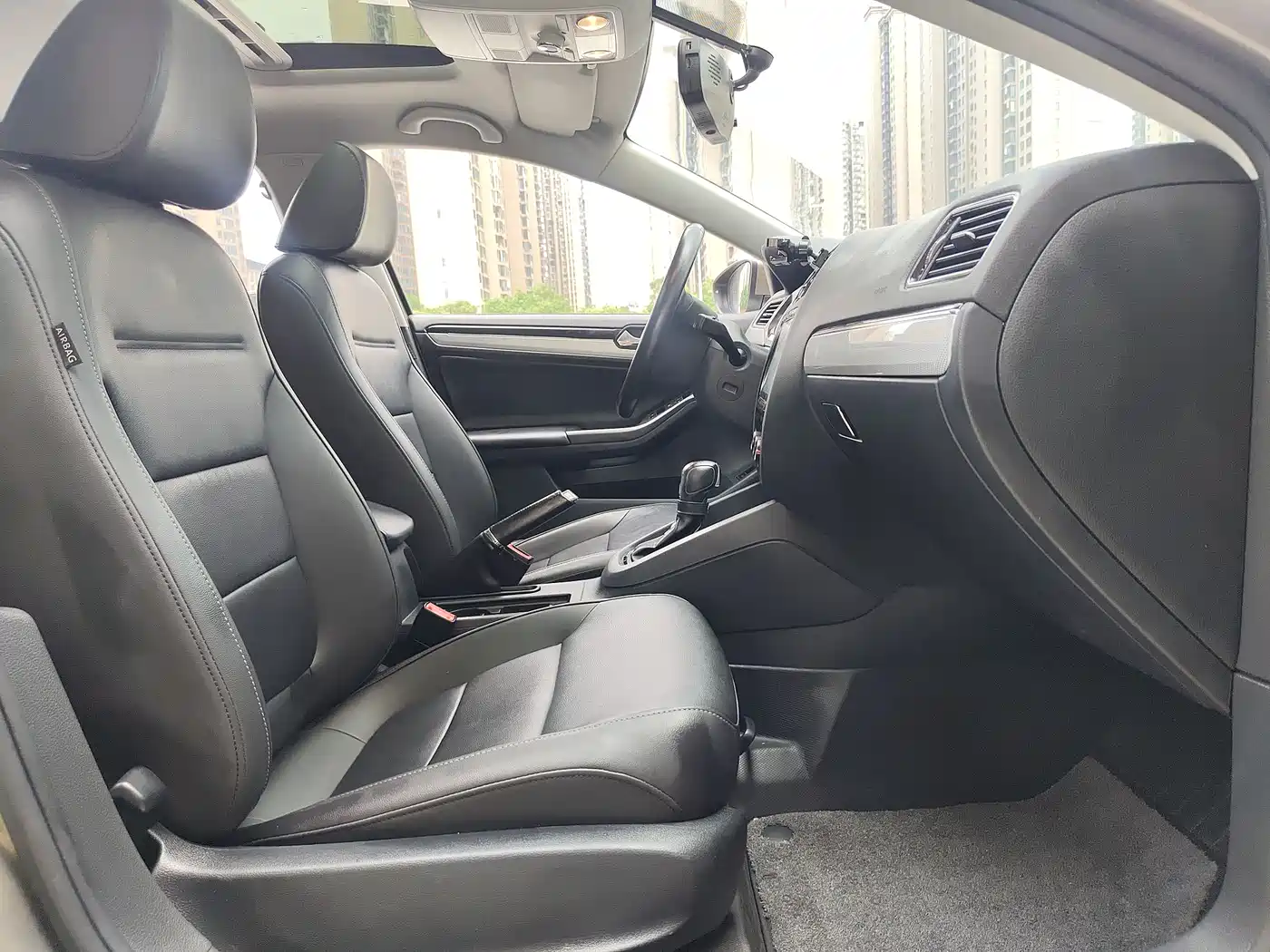 Volkswagen Sagitar 2017 1.6L Automatic Comfort фото 16