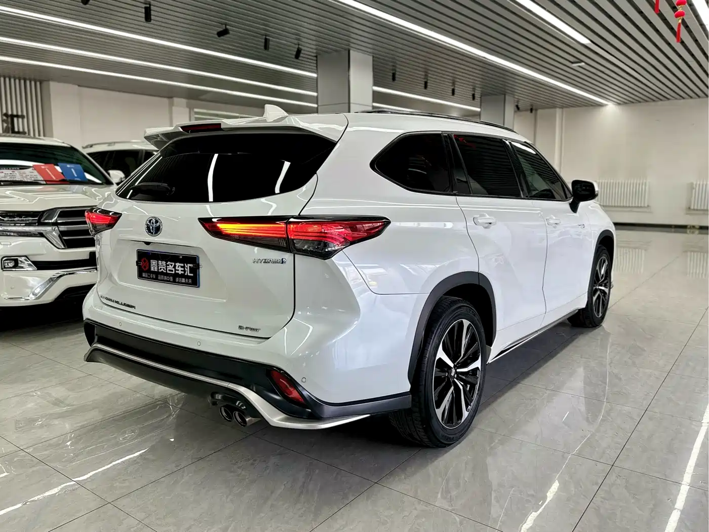 Toyota Crown Kluger 2022 2.5L HEV 4WD Premium Edition фото 2