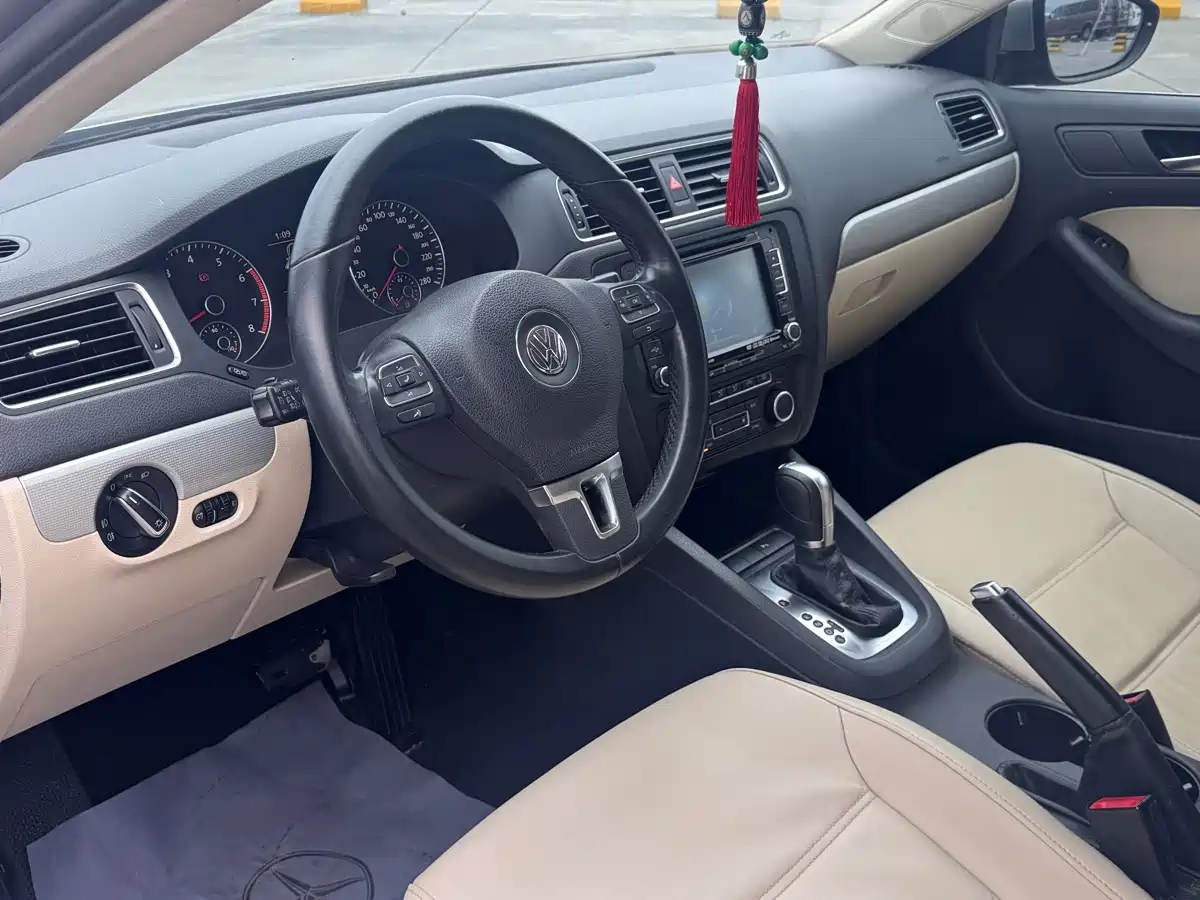 Volkswagen Sagitar 2014 1.4TSI Automatic Luxury фото 9