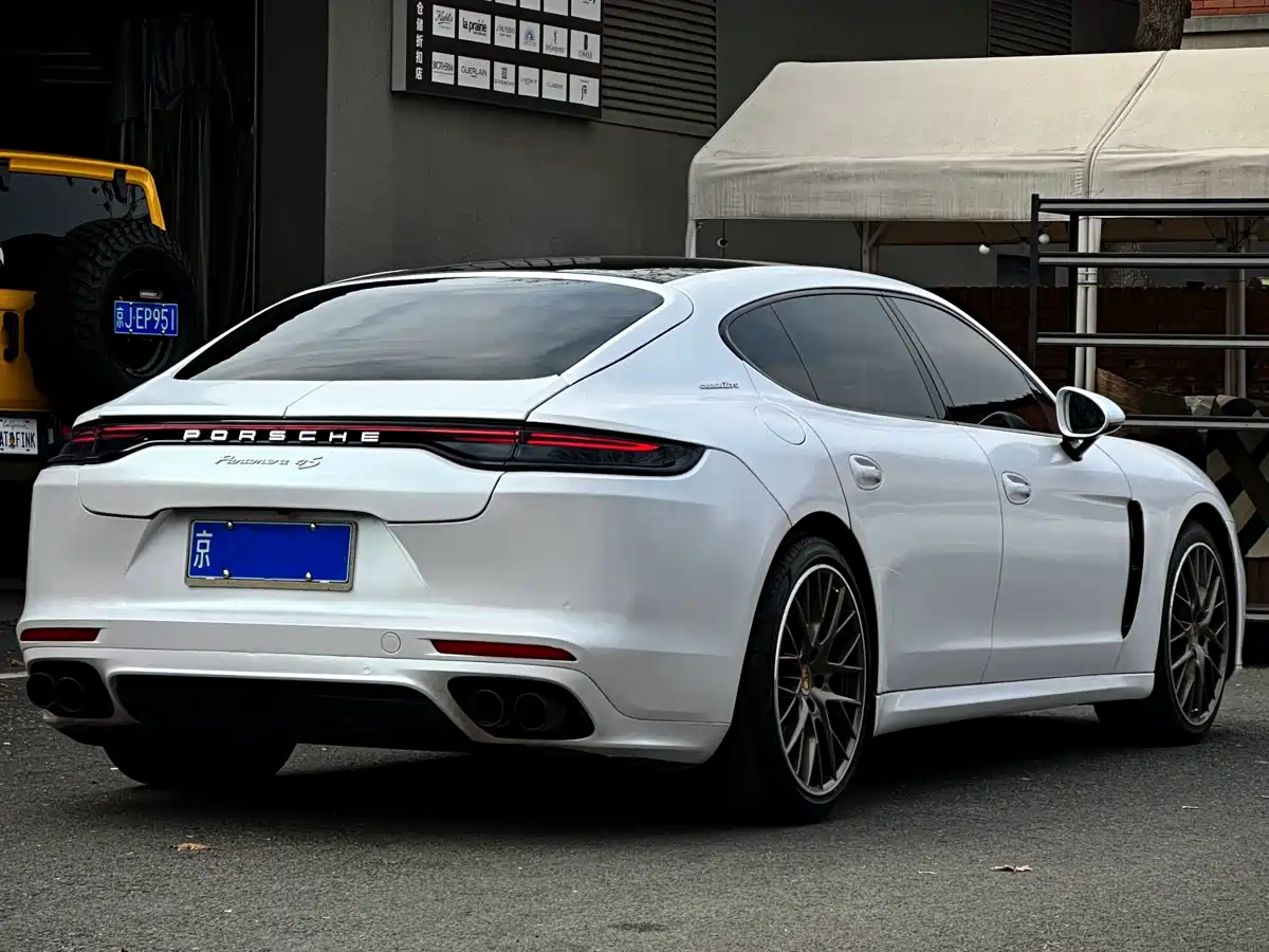 Porsche Panamera 2014 Panamera 4 Executive 3.0T фото 14