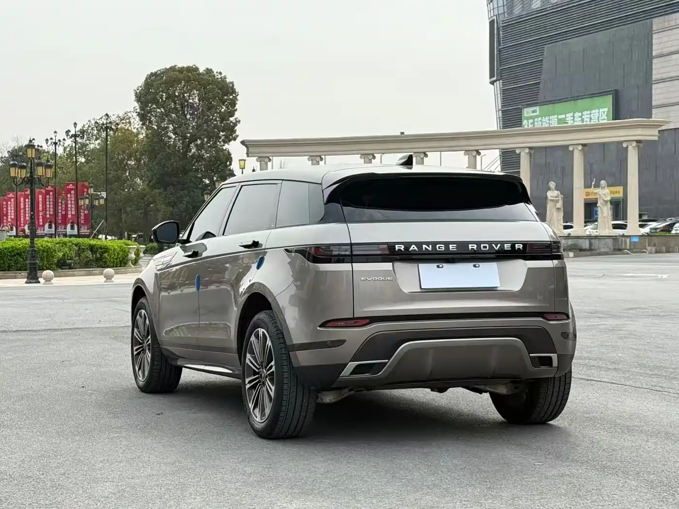 Land Rover Range Rover Evoque 2024 Range Rover Evoque L 249PS Condensed Light Limited Edition фото 7