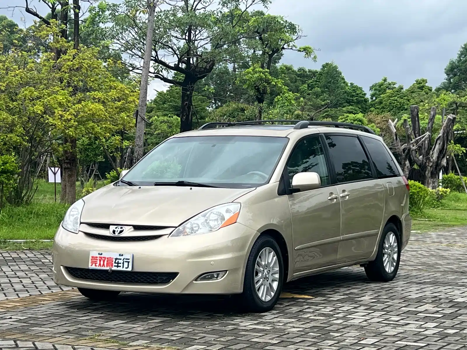 Photo 1 - Toyota Sienna