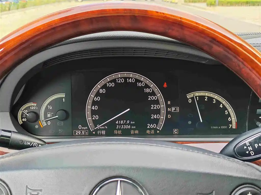 صورة 18 - Mercedes-Benz S-Class