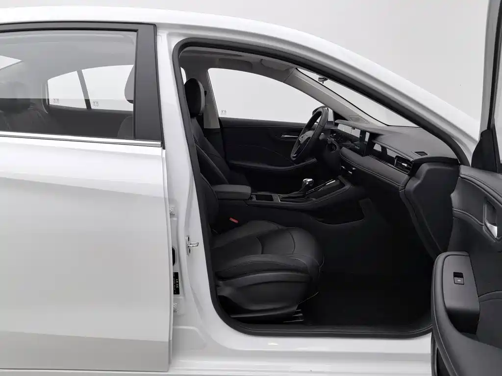 Фото 23 - Roewe i5