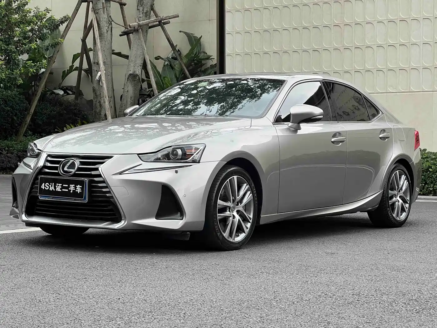 Lexus IS 2017 300 Leading Edition