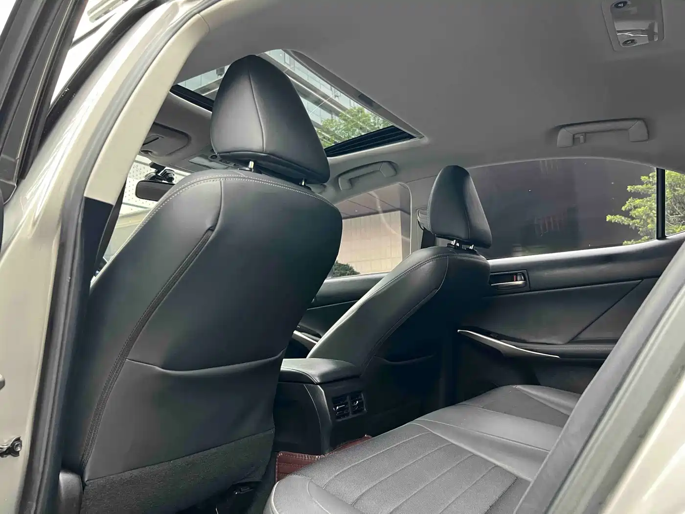 Lexus IS 2017 300 Leading Edition фото 13