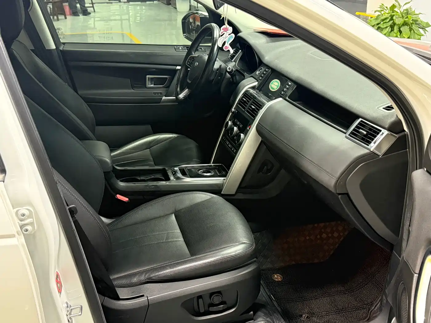 Land Rover Discovery Sport 2019 240PS SE Edition China V фото 9