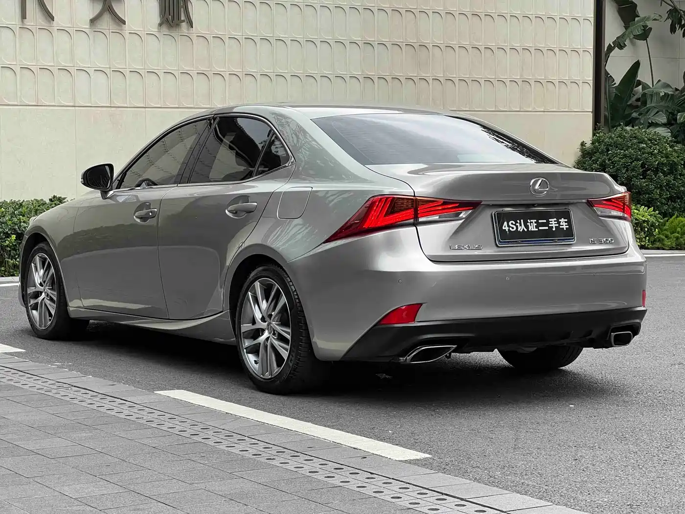 Lexus IS 2017 300 Leading Edition фото 5