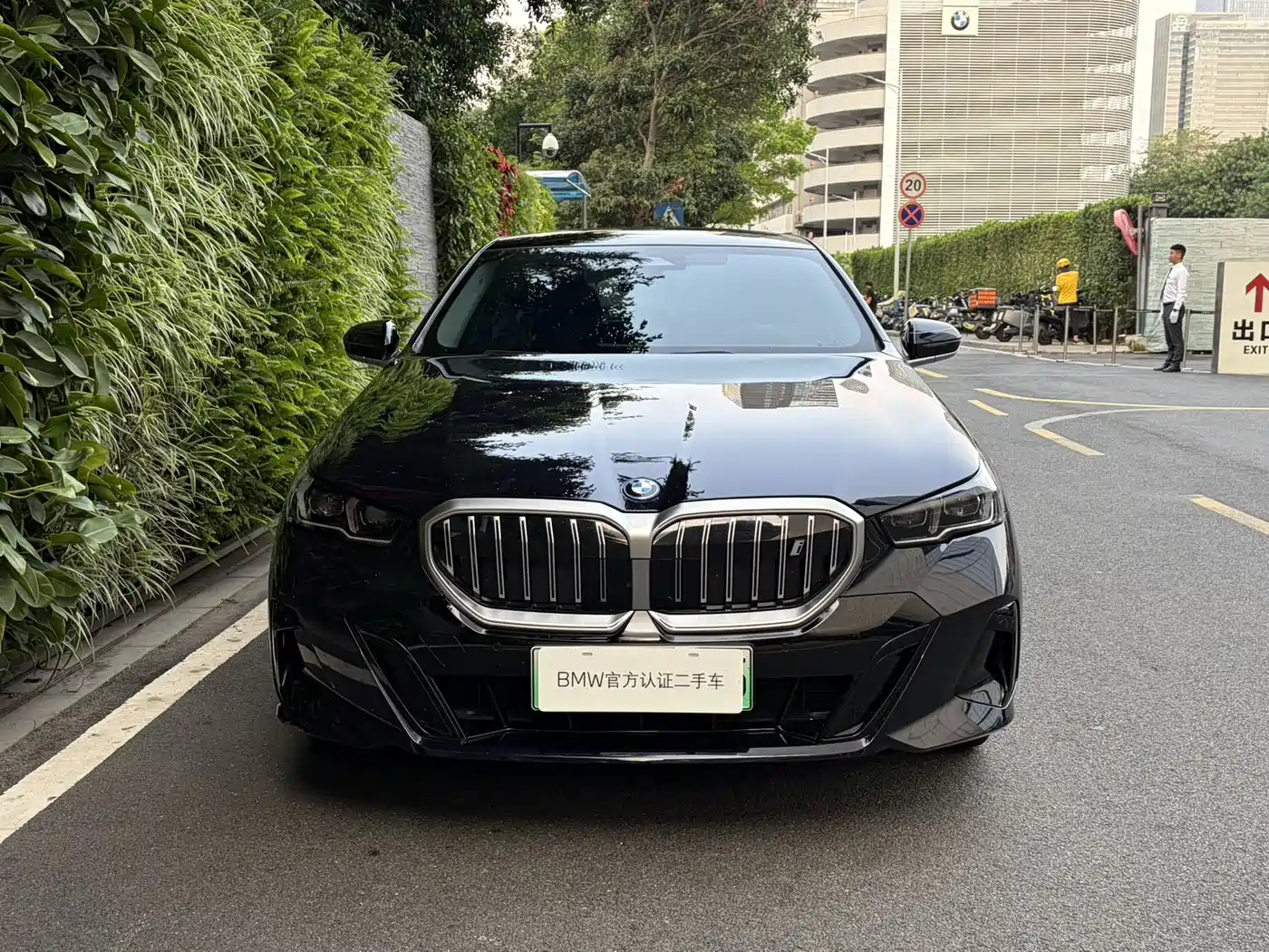 BMW I5