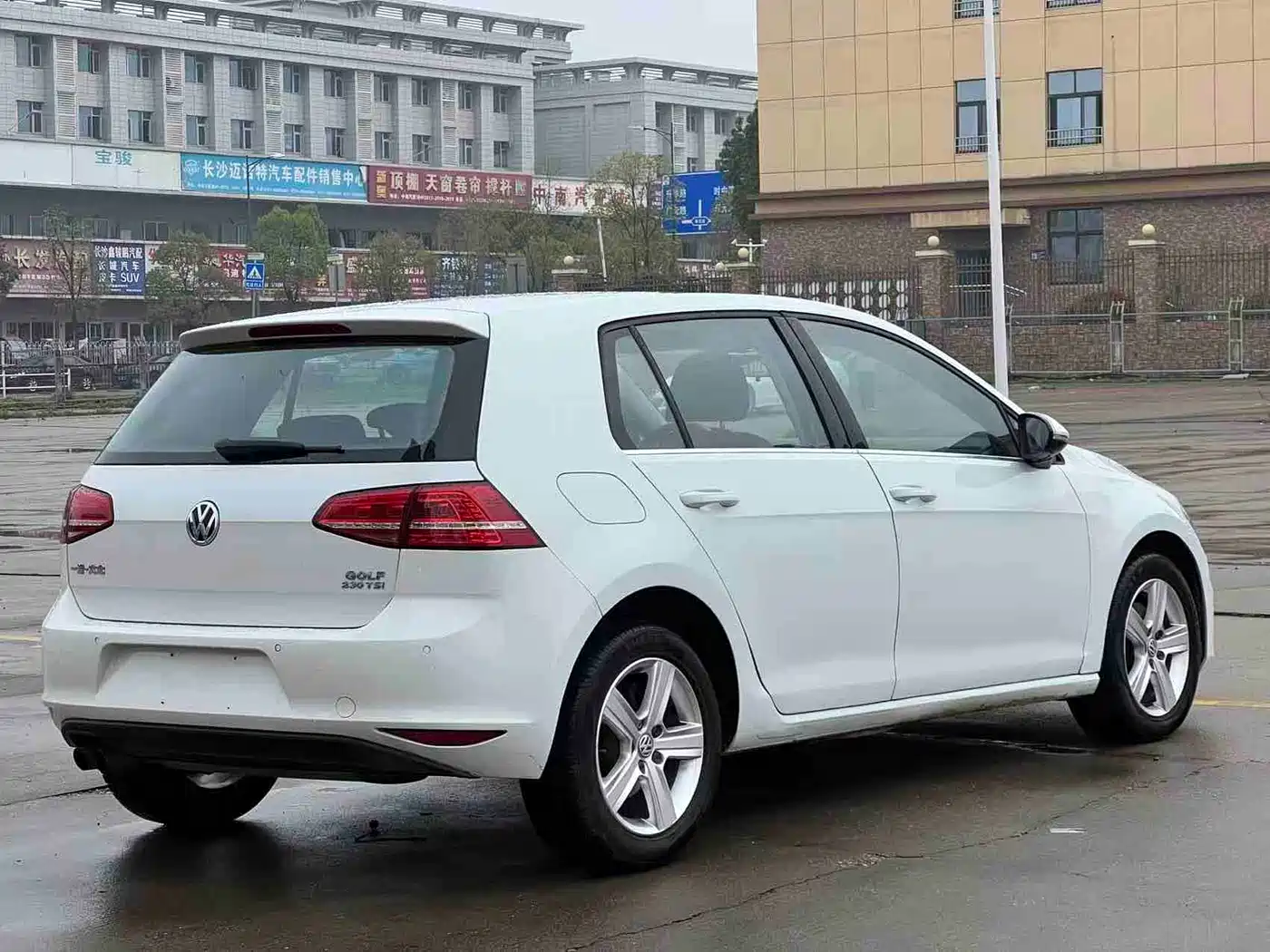 Volkswagen Golf 2016 230TSI Automatic Comfort фото 2