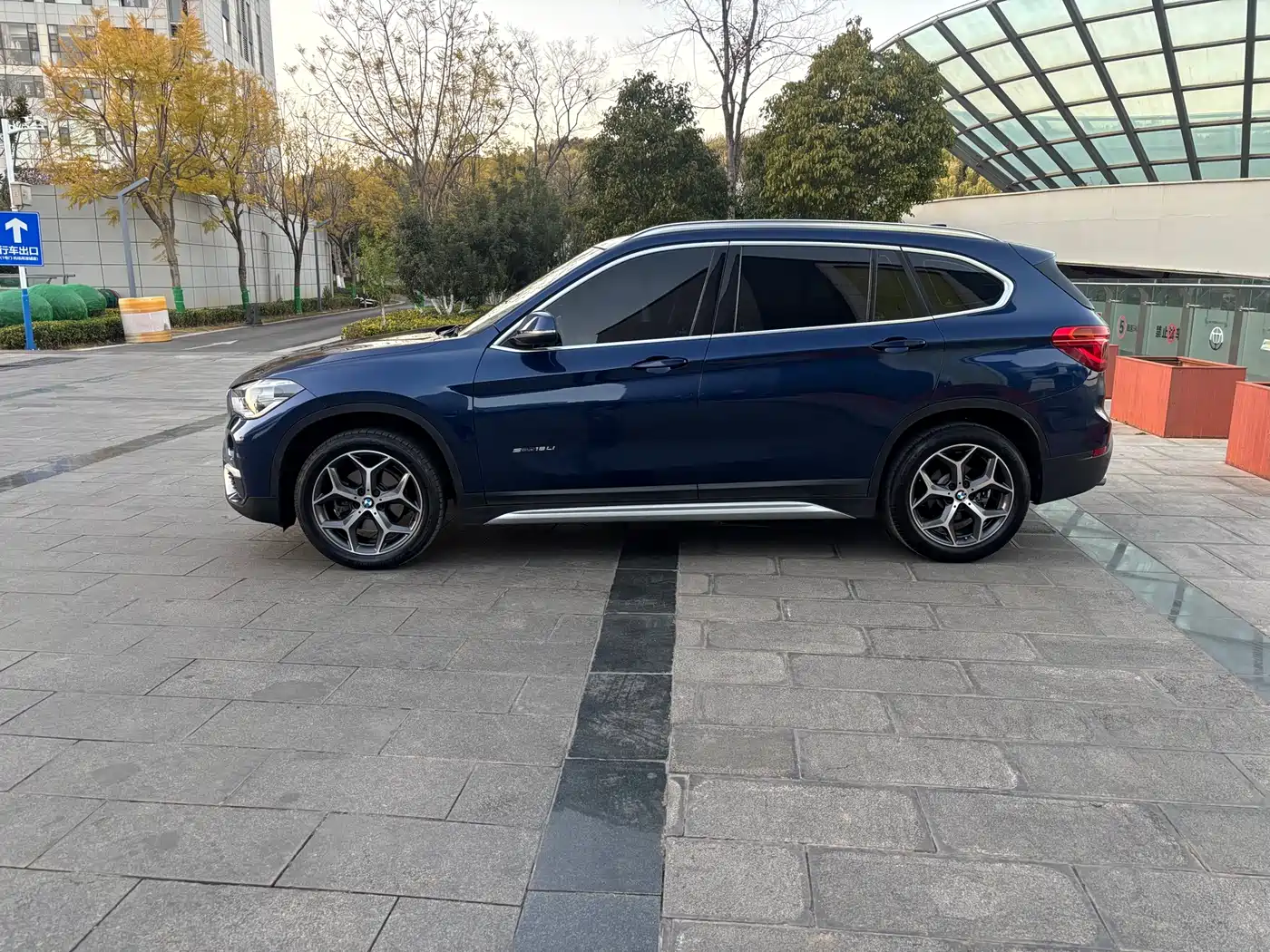 BMW X1 2018 sDrive18Li Premium Model фото 6
