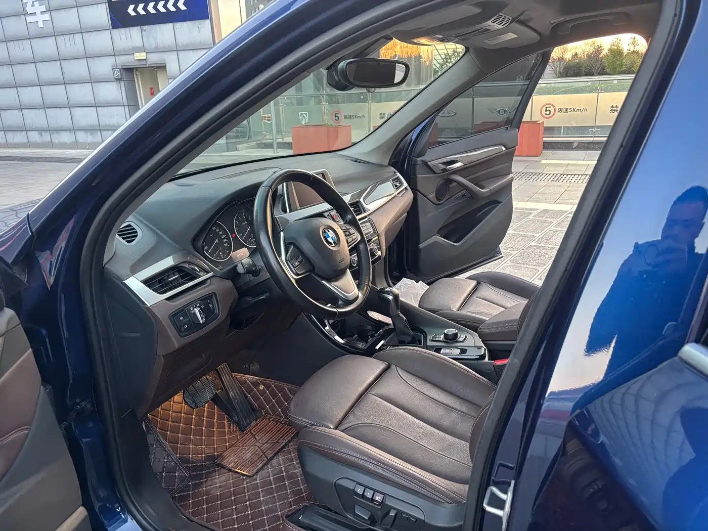BMW X1 2018 sDrive18Li Premium Model фото 9