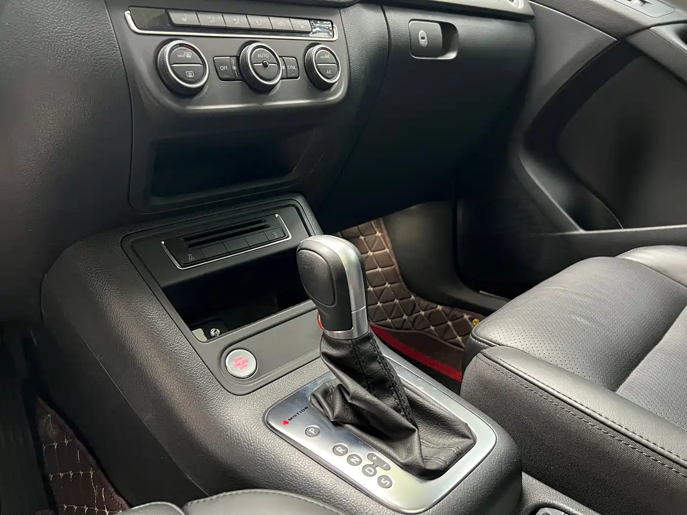 Volkswagen Tiguan 2015 1.8TSI Automatic 4WD Highline фото 16