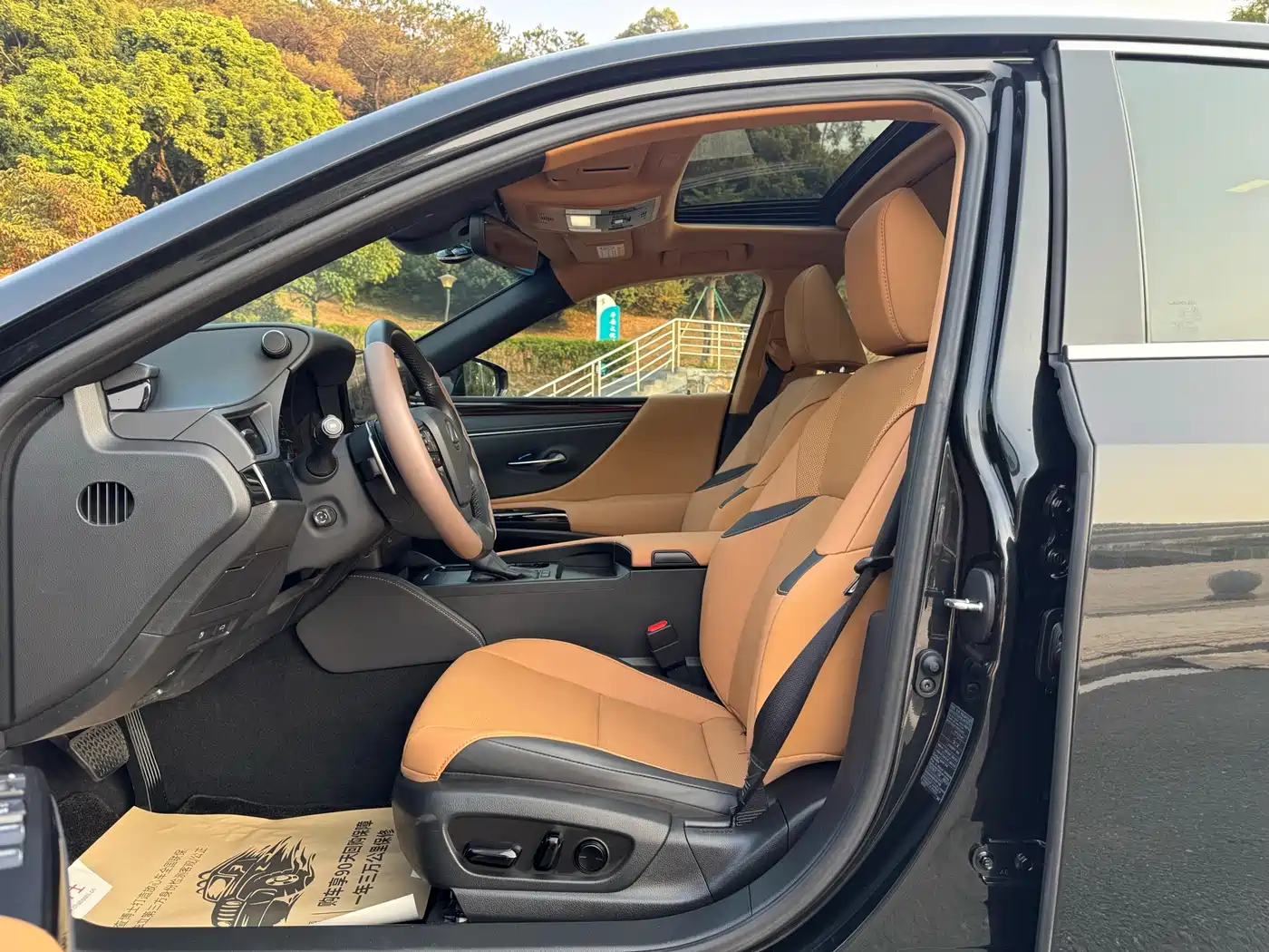 Lexus ES 2023 200 Excellence Edition фото 15