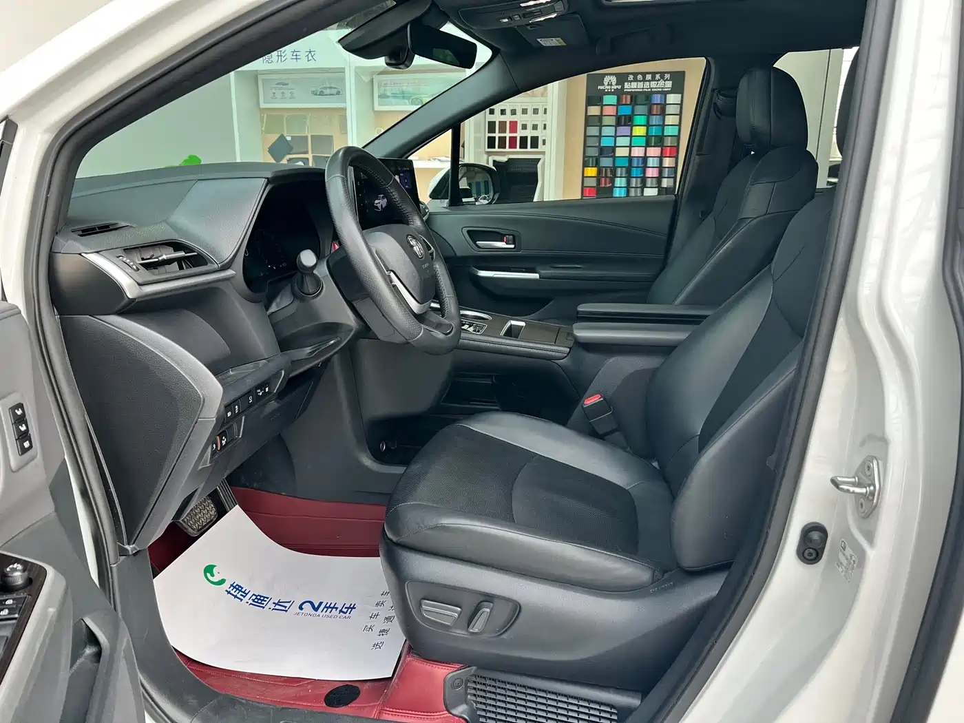 Toyota Granvia 2024 2.5L Hybrid Premium PLUS фото 27