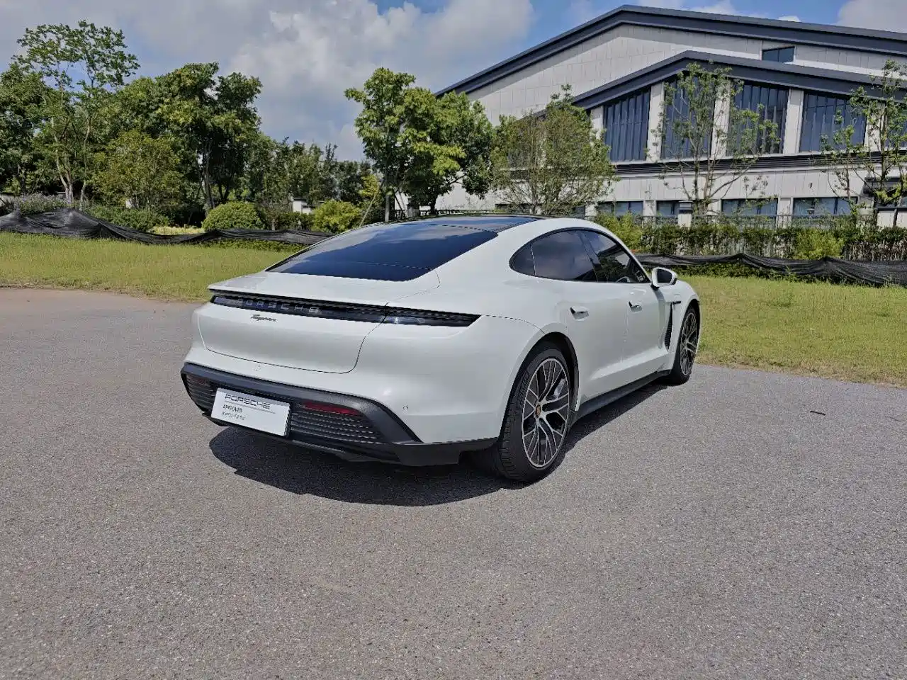 Porsche Taycan 2023 2022 Taycan