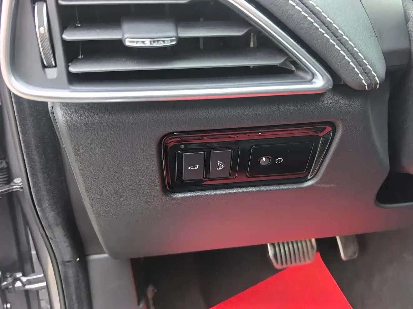 Jaguar F-PACE 2020 2.0T R-Dynamic SE фото 23