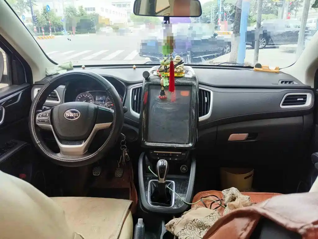 SWM Motor SWM X7 2019 2018 Facelift 1.8L Manual Comfort 7-Seater