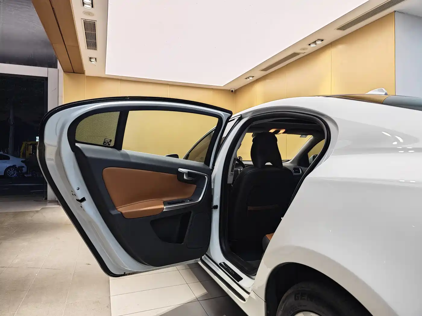 Фото 20 - Volvo S60