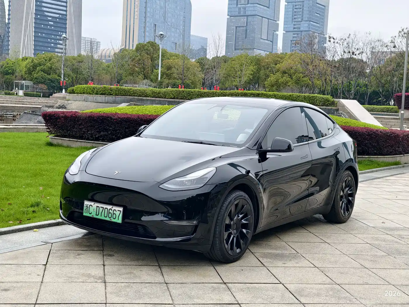 TESLA MODEL Y