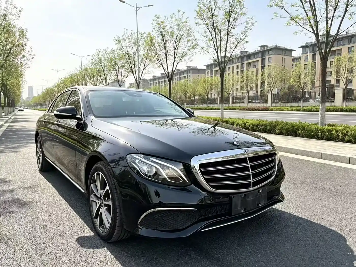 صورة 1 - Mercedes-Benz E-Class