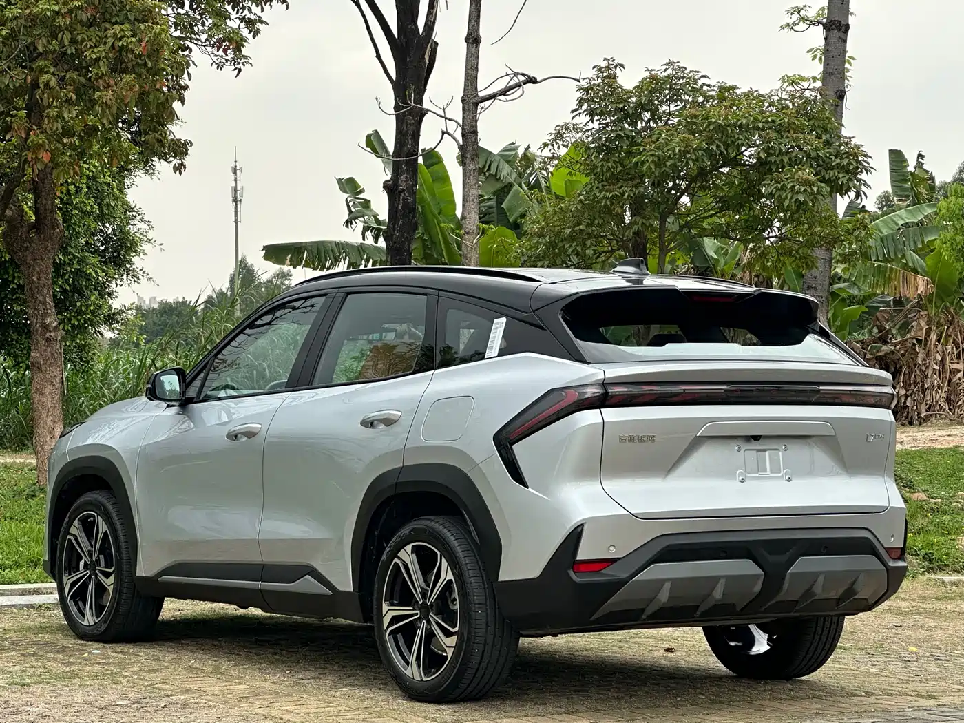 Geely Galaxy Galaxy L7 2025 EM-i 115km Explorer+ Edition фото 34