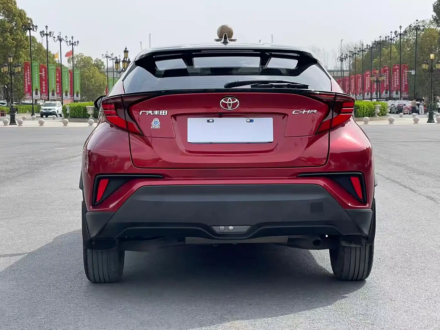 Toyota C-HR 2021 2.0L Luxury Edition фото 8