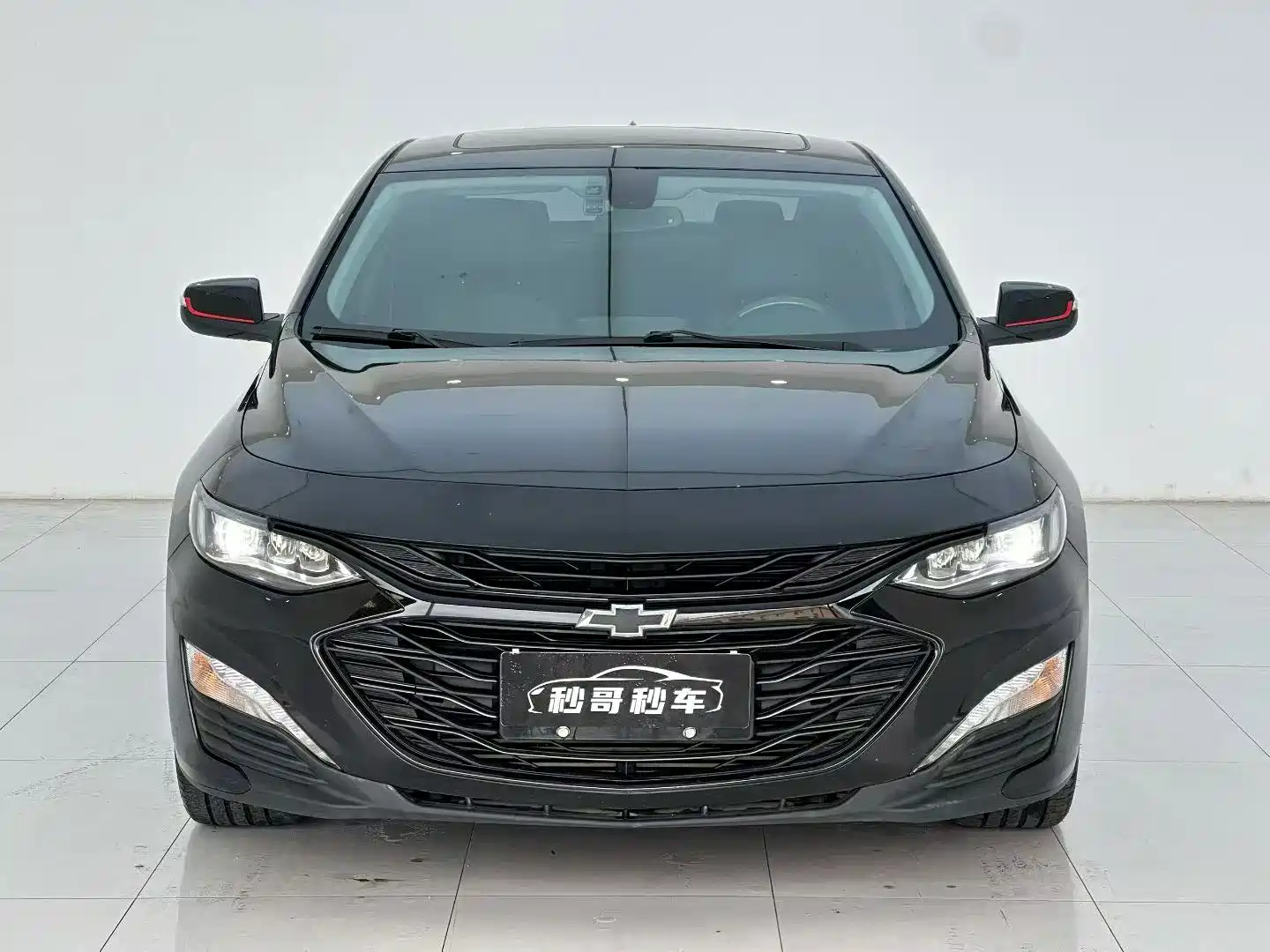 Photo 2 - Chevrolet Malibu XL