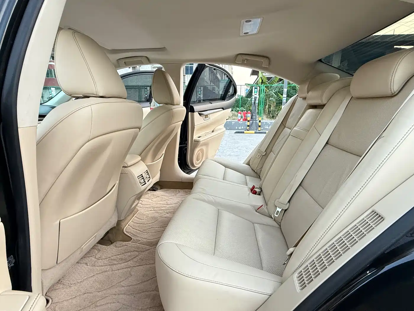 Lexus ES 2013 300h Luxury Edition фото 5