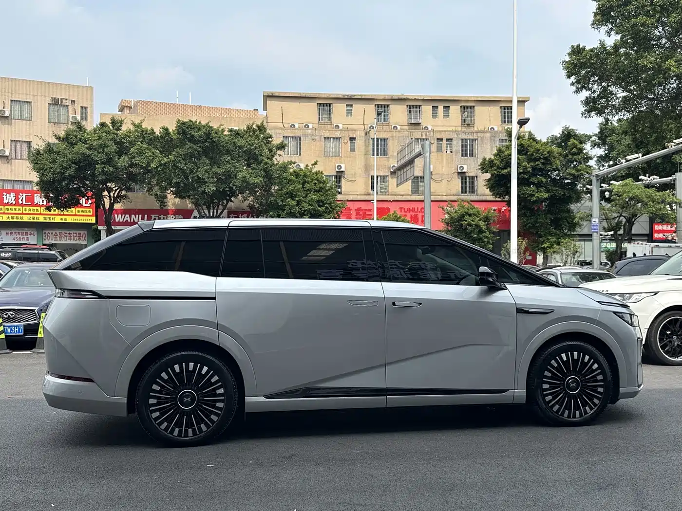 XPeng X9 2025 2025 Extended Range Edition