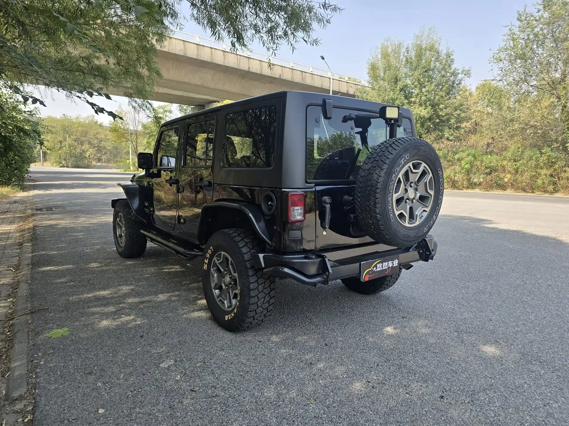 Photo 10 - Jeep Wrangler