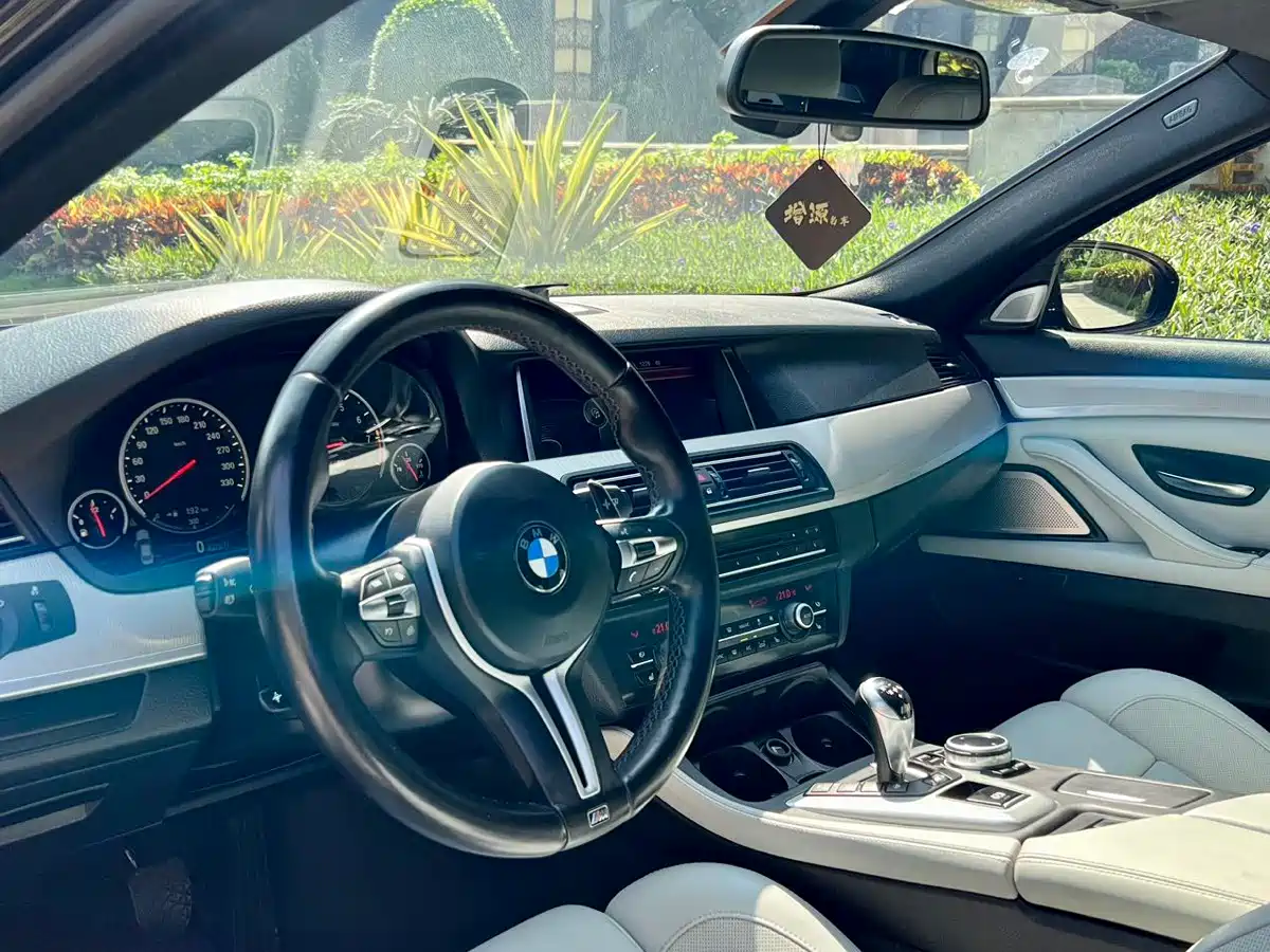 BMW M5 2012 M5 фото 6