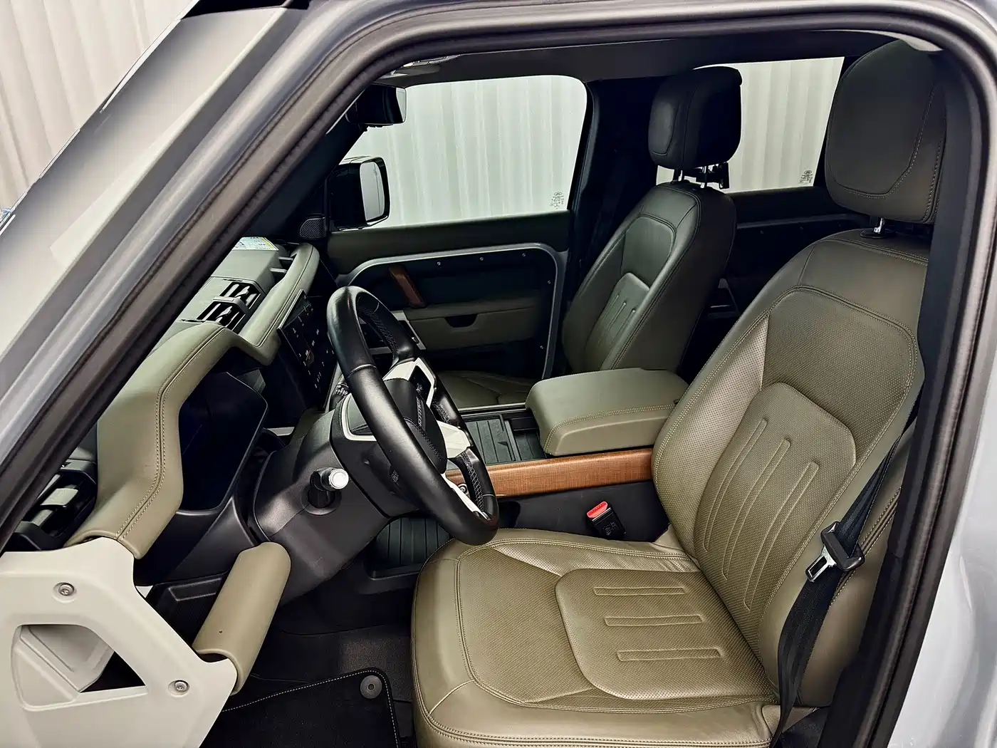 Фото 6 - Land Rover Defender