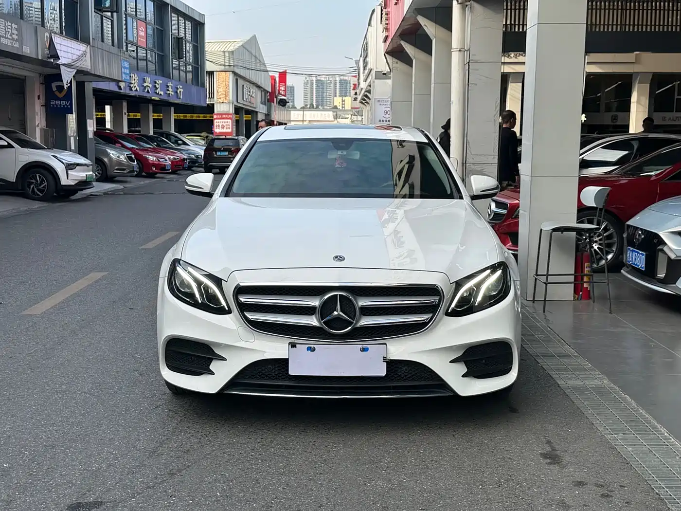 Mercedes-Benz E-Class 2016 E 200 L Sport Type фото 2