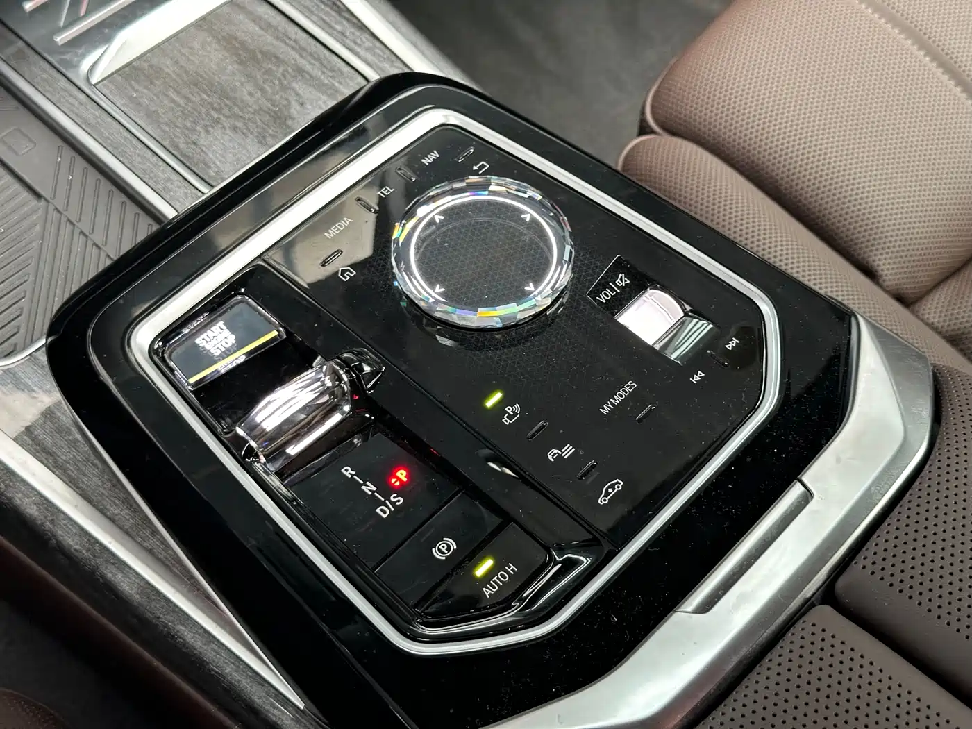BMW 7 Series 2023 Facelift 740Li Exclusive M Sport Package фото 12