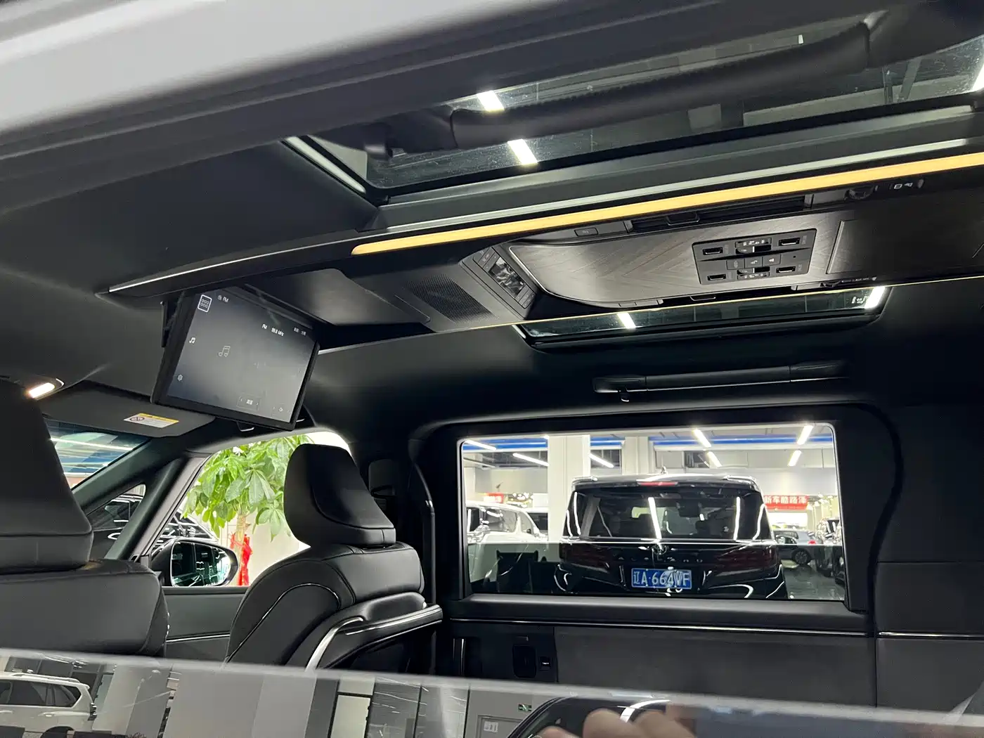 Lexus LM 2024 2023 500h 6-Seater Prestige Edition