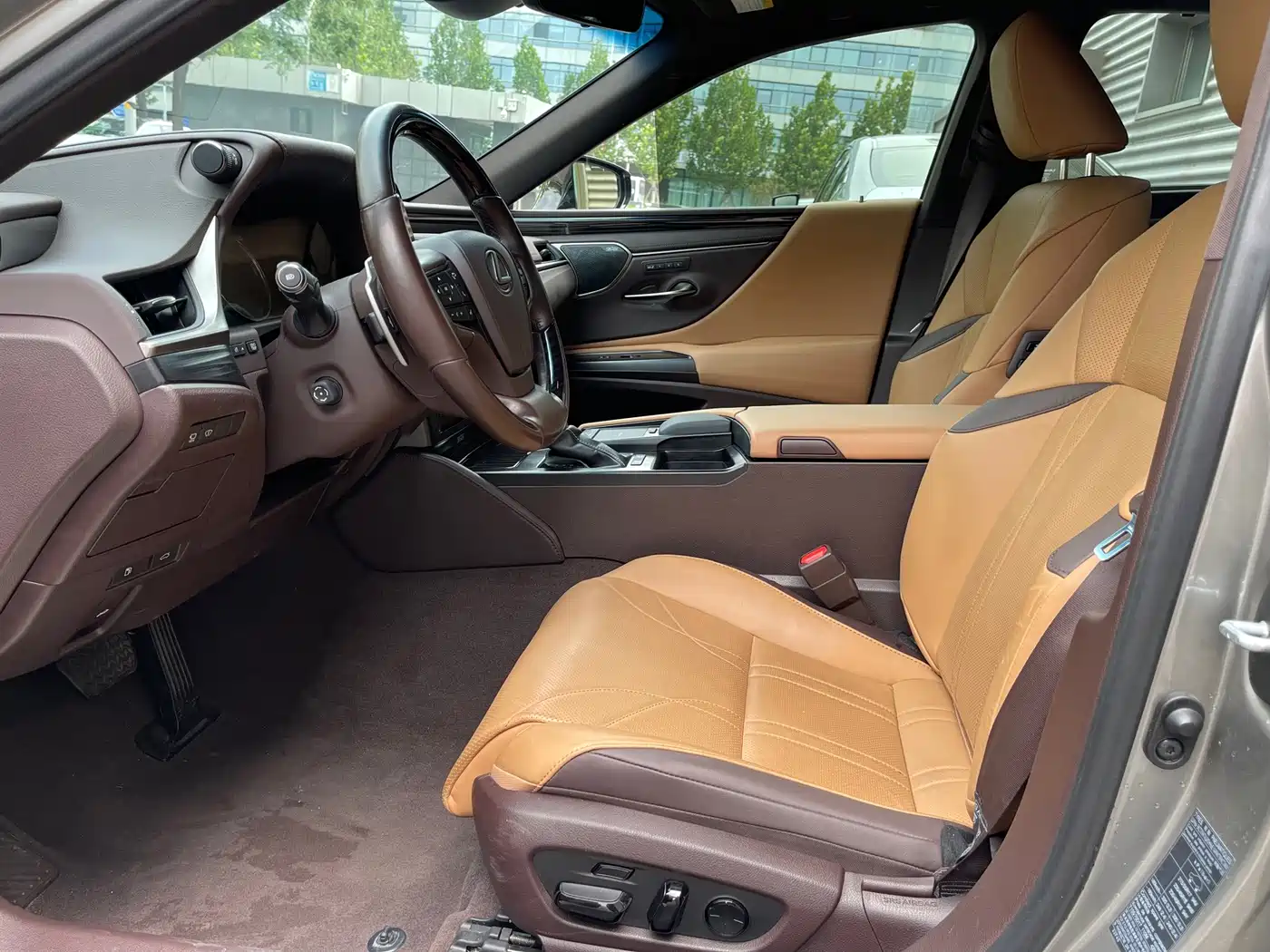 Фото 15 - Lexus ES