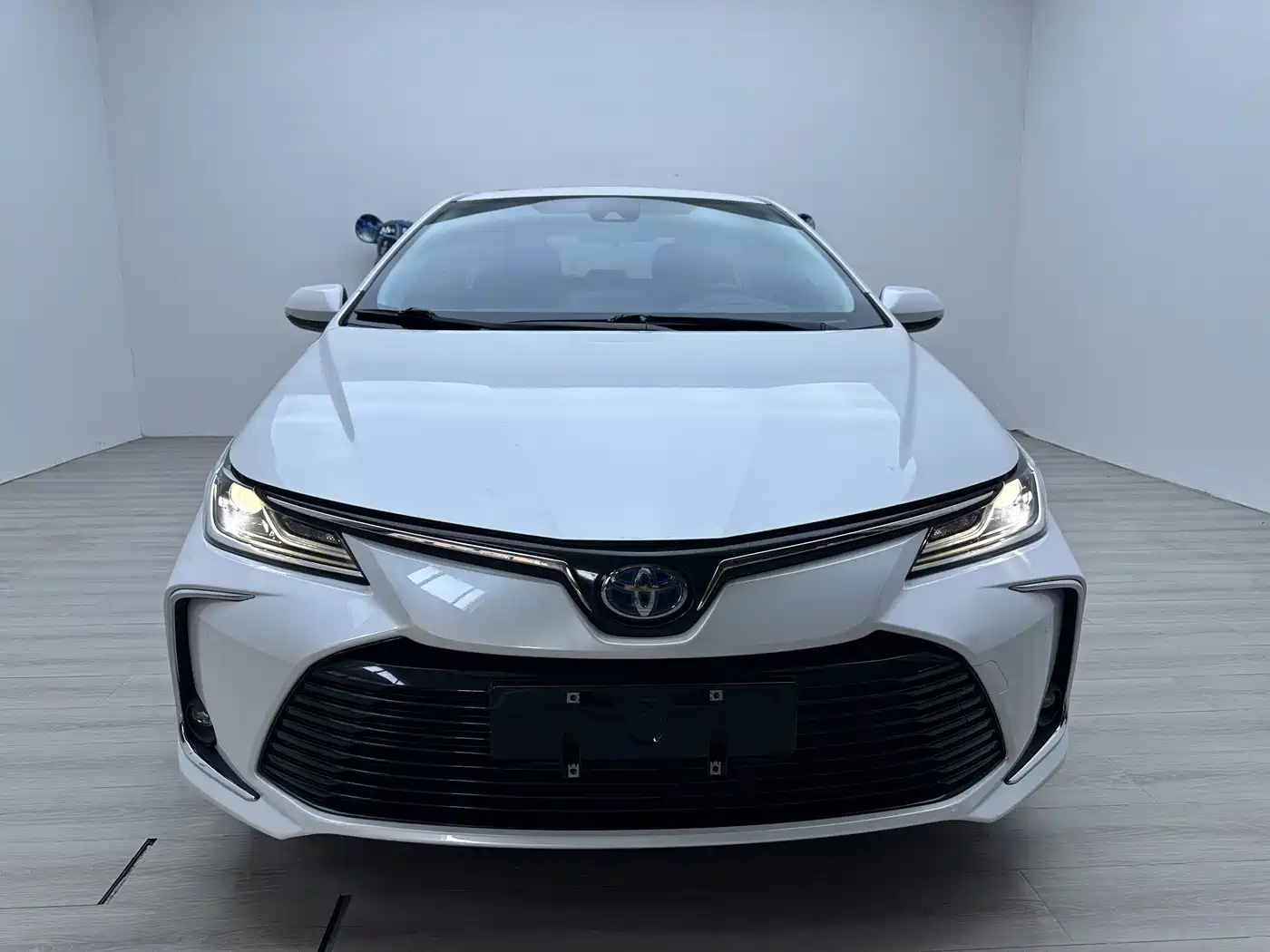 Фото 2 - Toyota Corolla